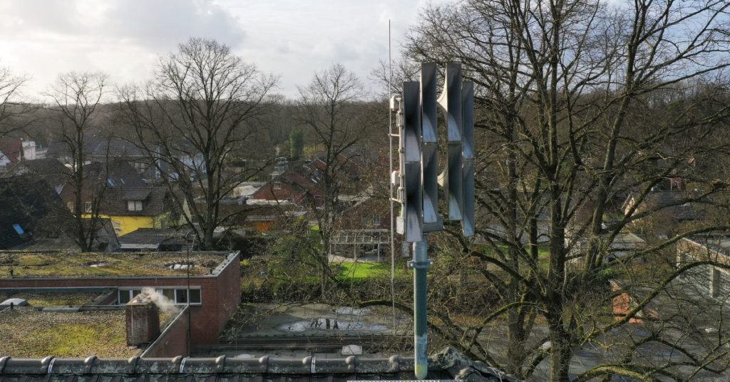 Sirenen auf dem Dach der Antoniusschule in Dorsten / Foto: Bludau