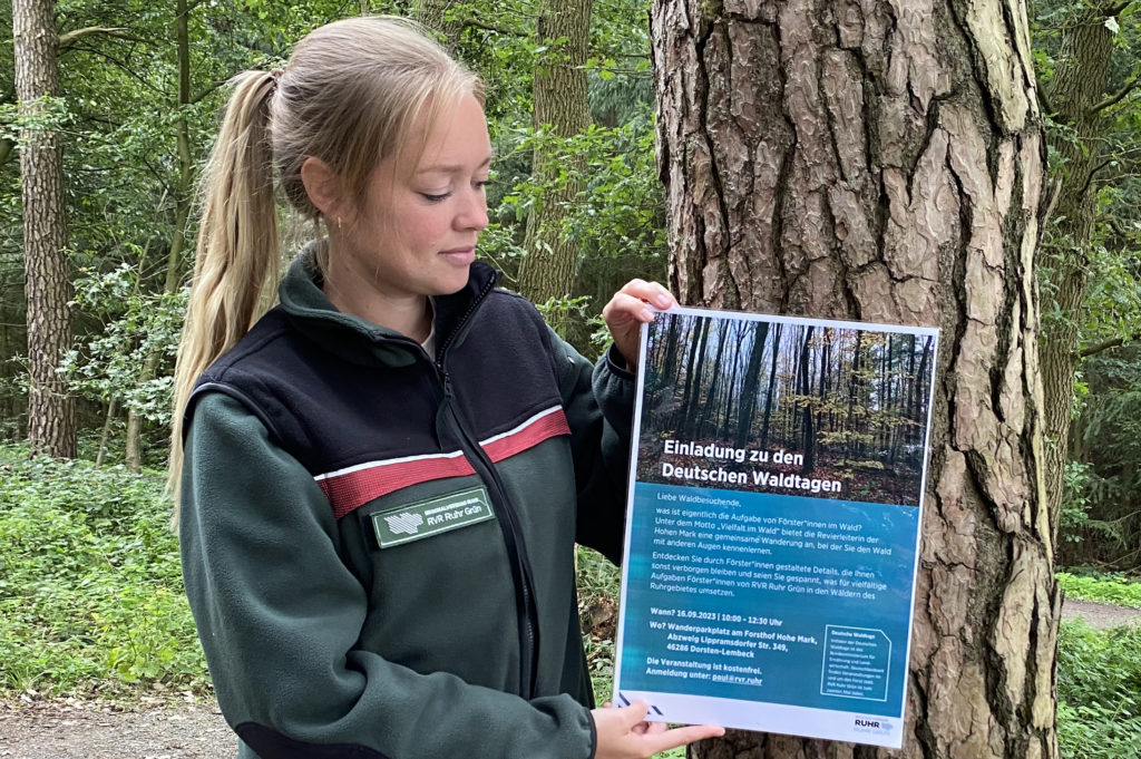 Försterin Carla Paul lädt jetzt zu den Deutschen Waldtagen in die Hohe Mark ein. Auf dem Programm stehen spannende Exkursion durch den Wald.