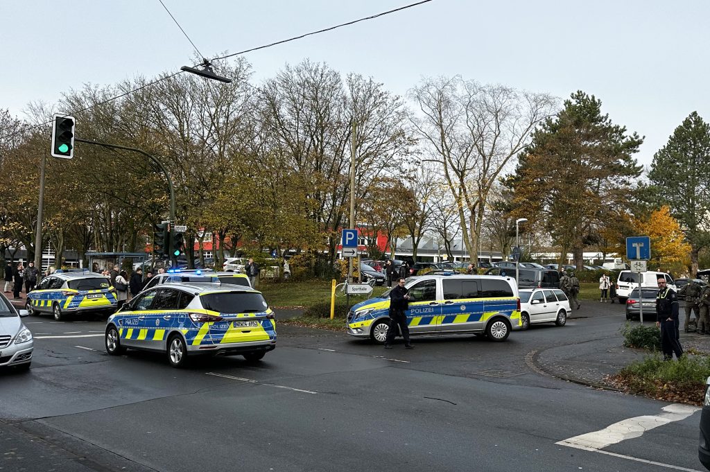 Großeinsatz der Polizei: Am Mittwochmorgen kam es an der Neuen Schule in Dorsten Holsterhausen zu einer Amokdrohung. 