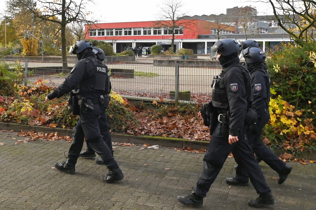 Am Mittwoch hat an der Neuen Schule Dorsten ein Großeinsatz der Polizei wegen einer Amokdrohung stattgefunden.