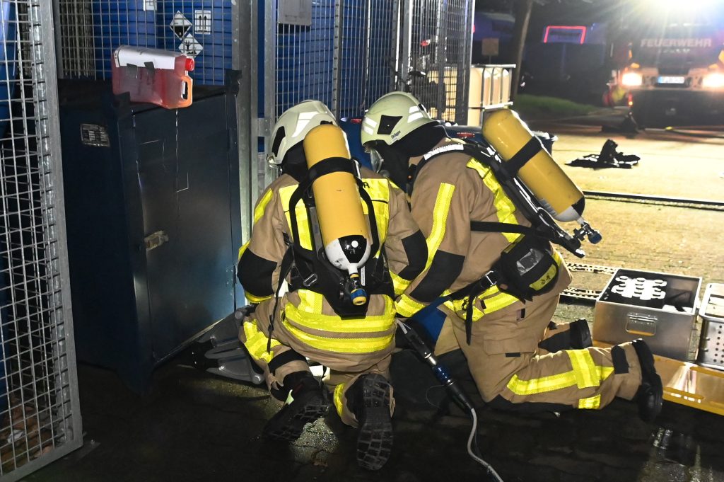 Die Feuerwehrübung umfasste Brandbekämpfung über Personenrettung bis hin zu einem Gefahrstoffeinsatz.