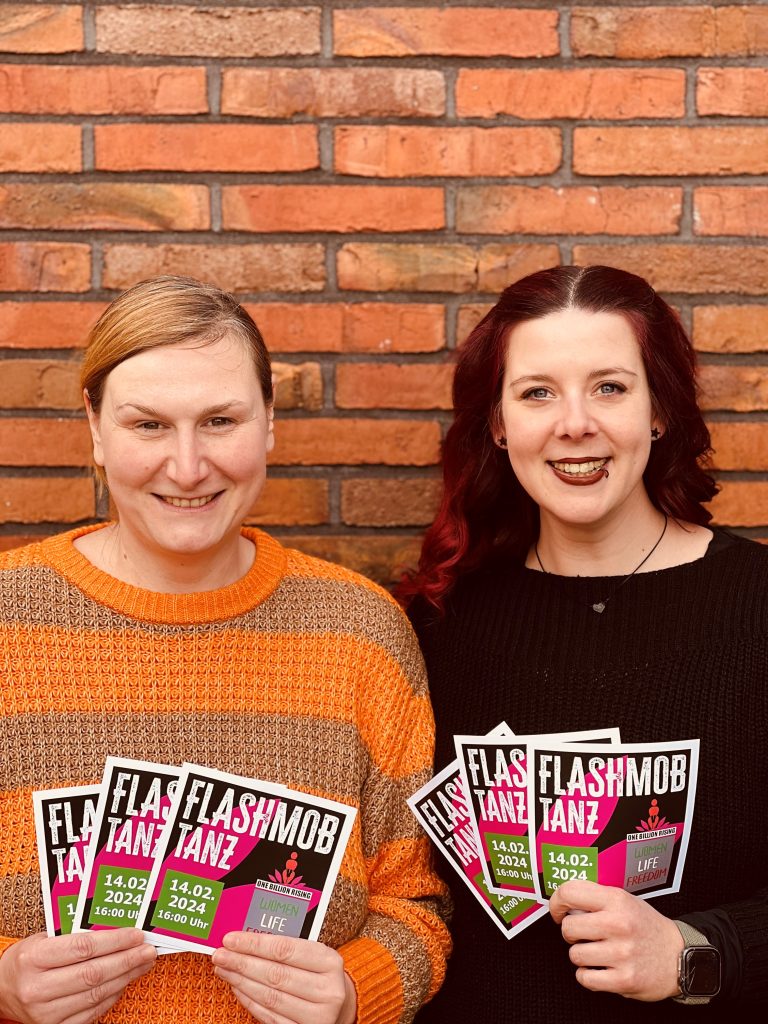 "One Billion Rising": Ulrike Fenske und Jacky Möller möchten ein starkes Zeichen gegen Gewalt an Frauen und Mädchen setzen.