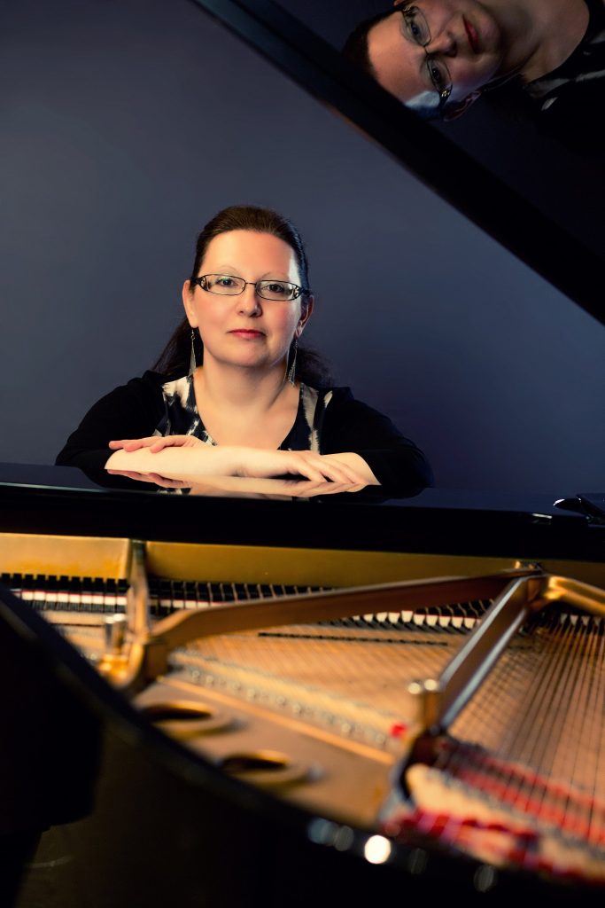 Die Pianistin und Musikpädagogin Margarita Feinstein ist zu Gast im Jüdischen Museum und wird Werke moderner Komponisten spielen. 