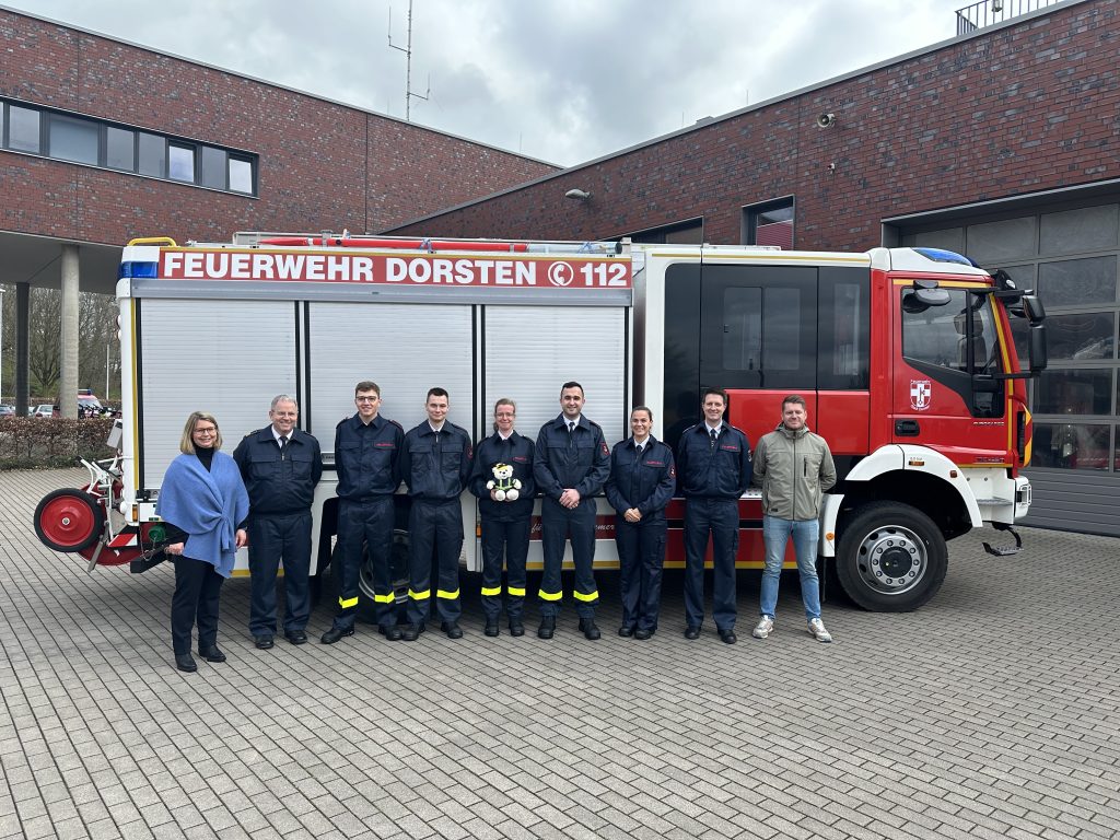 Zu Beginn des Aprils hat die Stadt Dorsten zwei neue Brandmeisteranwärterinnen und drei Brandmeisteranwärter eingestellt. 