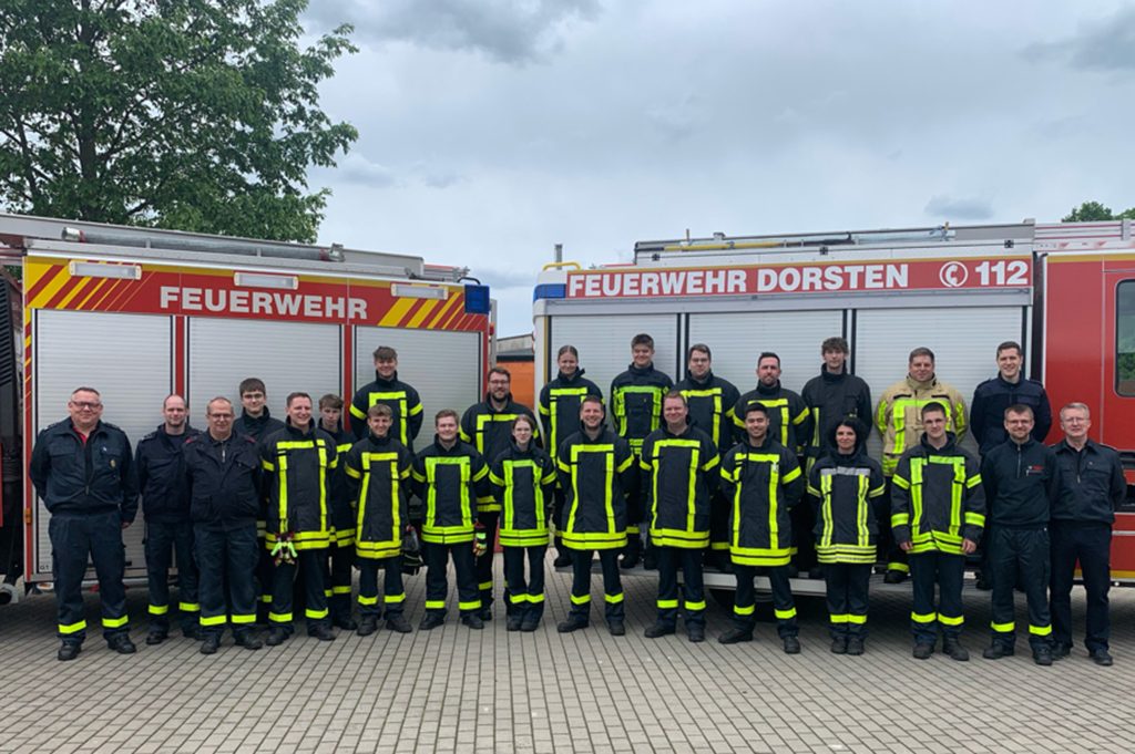 Alle 19 teilnehmenden Feuerwehrleute des "Truppmann-Lehrgang Teil 1 mit Modul 1 und 2" der Grundausbildung haben ihre Prüfung bestanden.