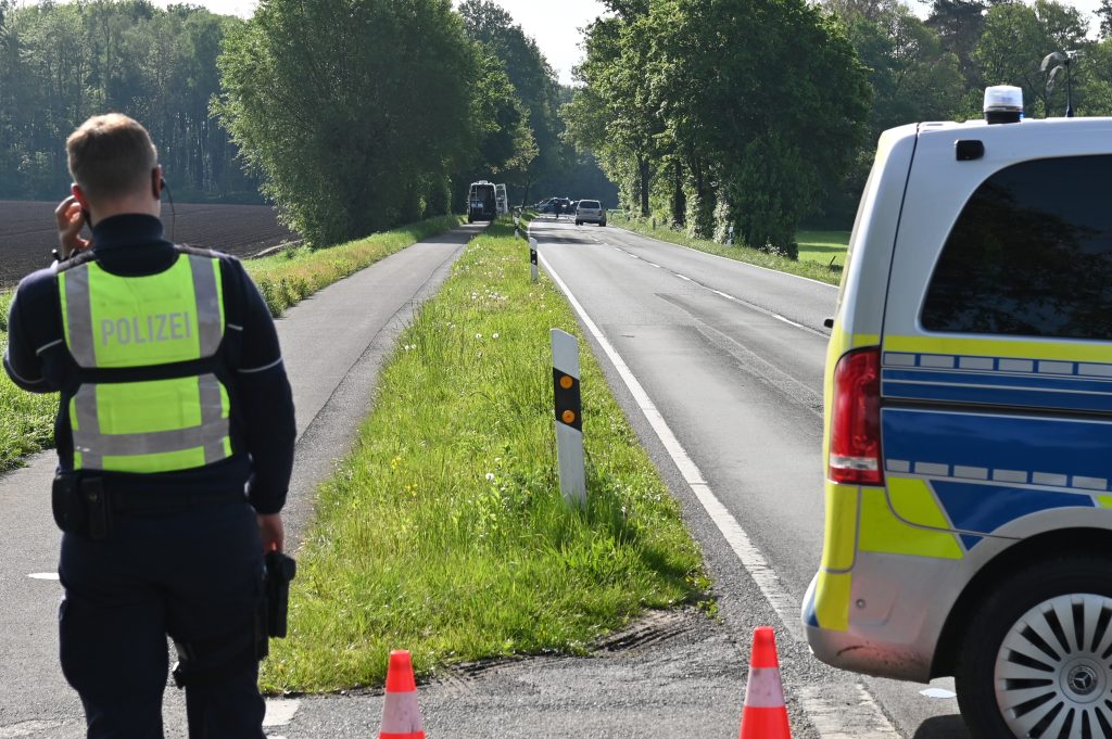 Ein tödlicher Unfall ereignete sich am Samstagmorgen in Dorsten Lembeck. Ein 21-Jähriger Fußgänger kam dabei zu Tode. Der Unfallfahrer ist auf der Flucht.