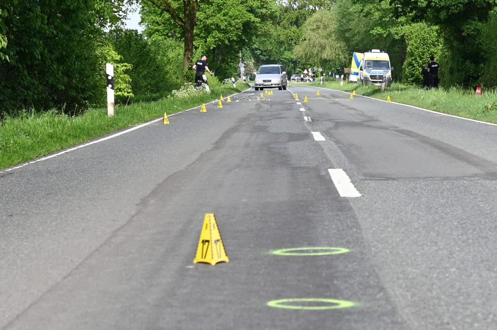 Ein tödlicher Unfall ereignete sich am Samstagmorgen in Dorsten Lembeck. Ein 21-Jähriger Fußgänger kam dabei zu Tode. Der Unfallfahrer ist auf der Flucht.